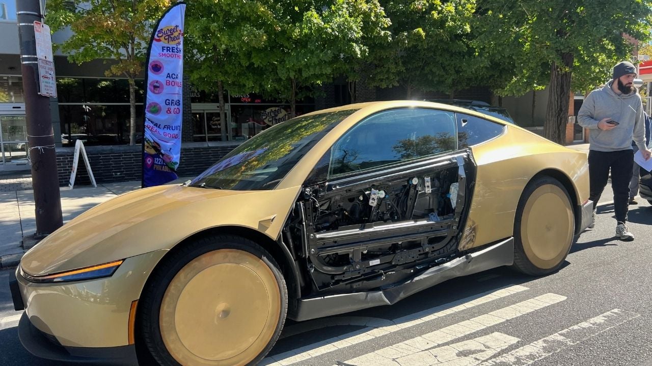 Tesla Cybercab crash in Philadelphia