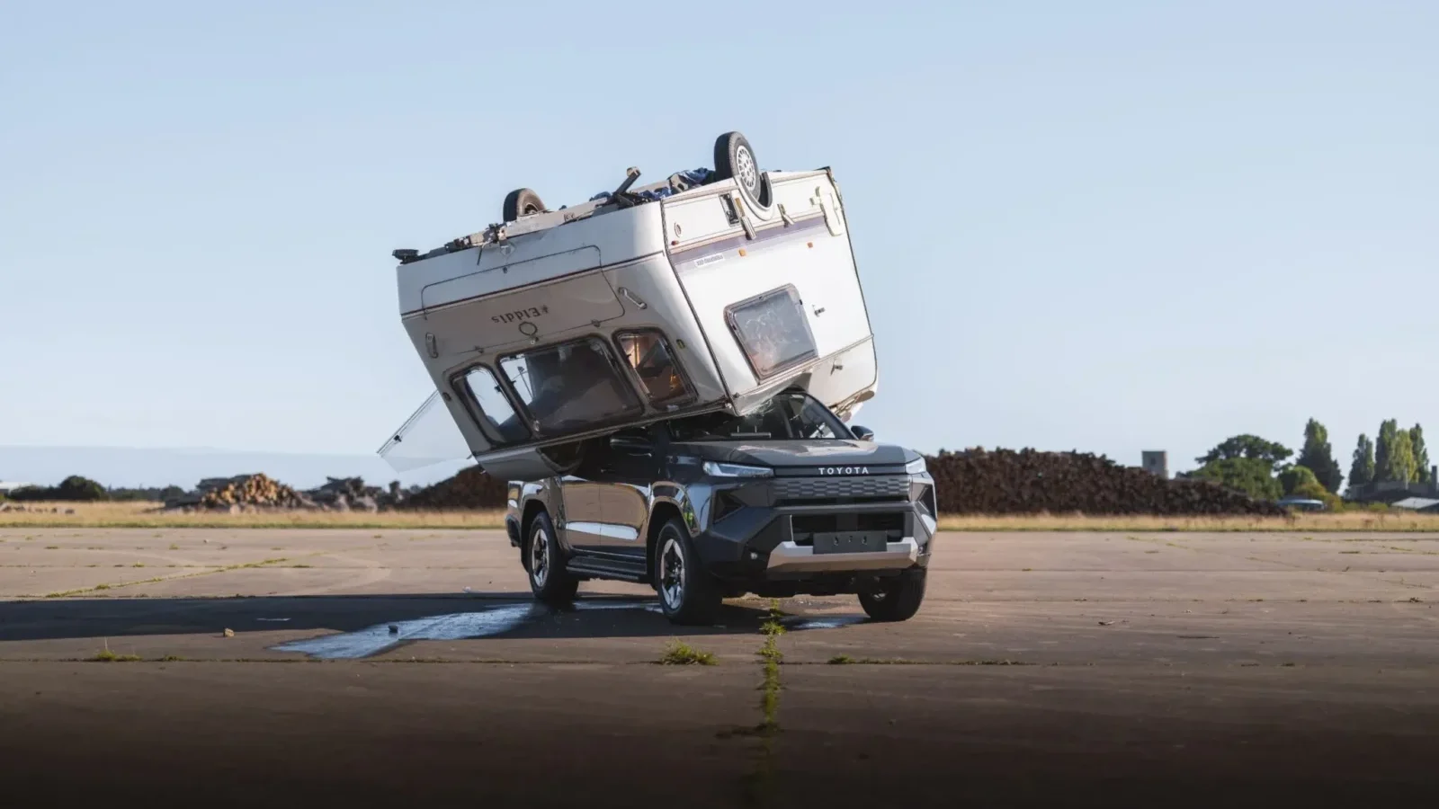 Toyota Hilux Stunt 3 e1790868819713